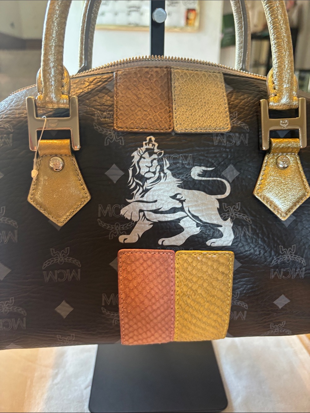 Mcm Limited Lion size 25 suede inside gorgeous - Picture 3 of 17